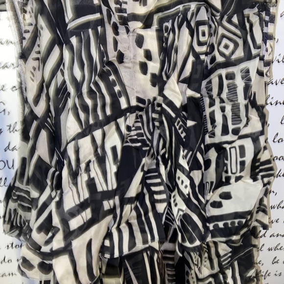 NIKITA MHAISALKAR SLEEVELESS SQUARE-NECK TIERED MIDI DRESS - Picture 11 of 12